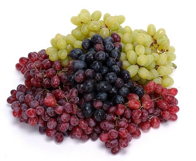 Foto de racimos de uvas de diferentes tipos